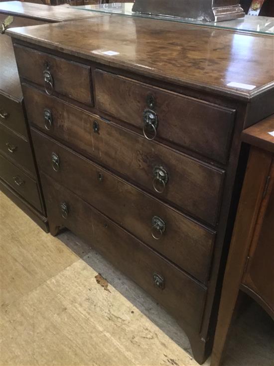 Early 19th century mahogany chest of drawers(-)